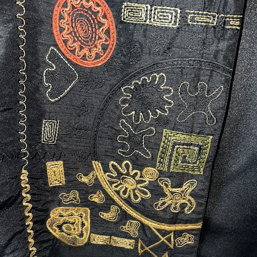 Elegant Black Blazer with Colorful Embroidery - Picture 2 of 10